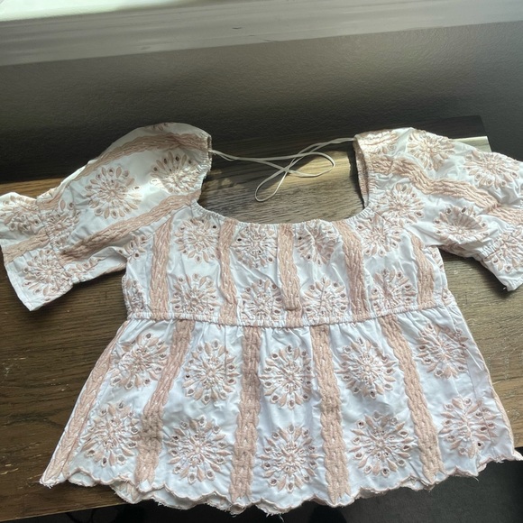 New Never Worn Summer Top Floral White & Light Pink - Picture 2 of 3